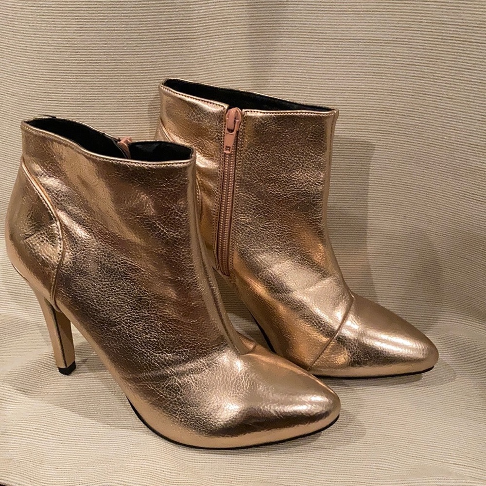 Beautiful gold shoes